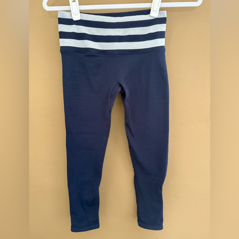 Navy blue white stripe crop length leggings LOT of STRETCH ankle zip